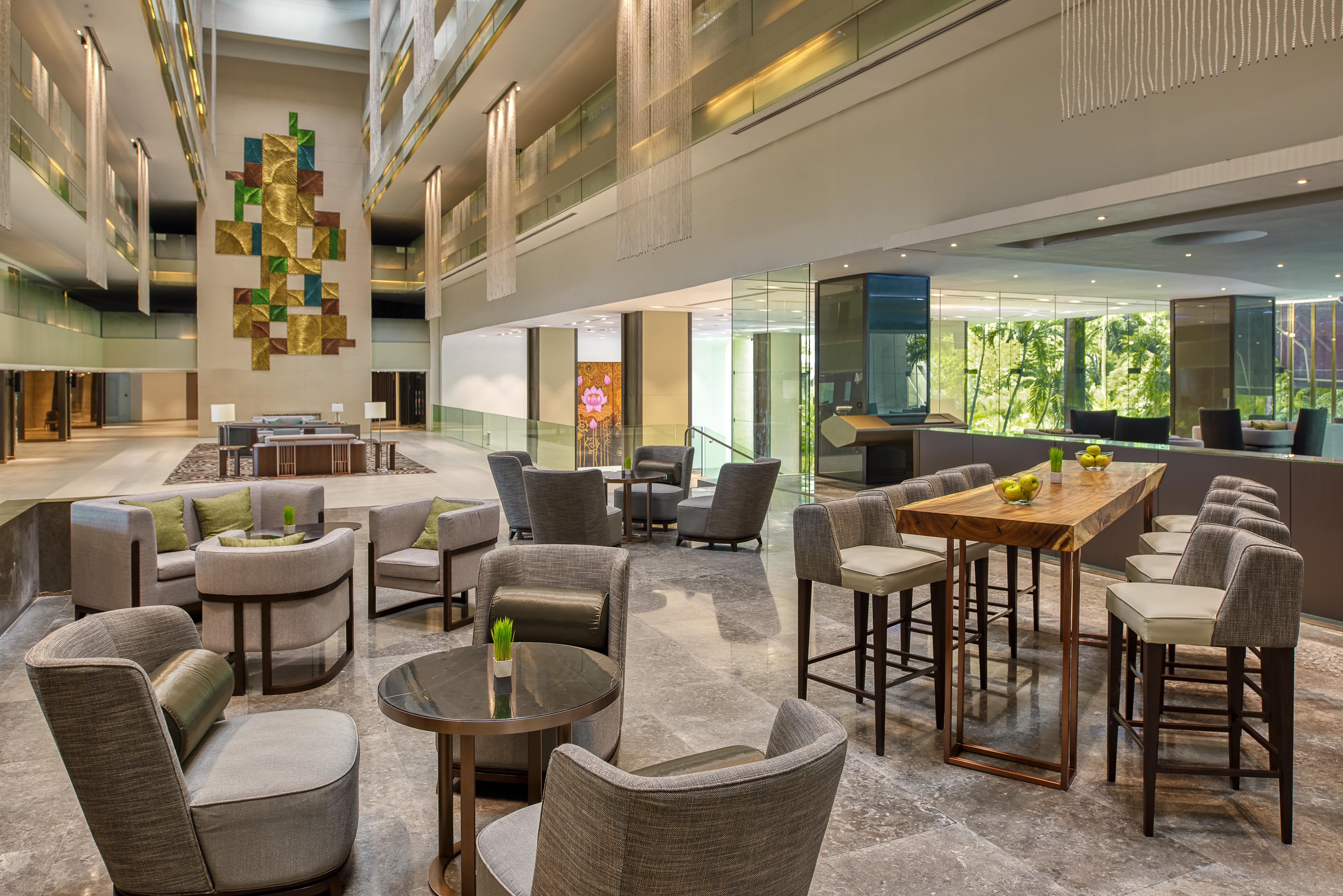 Moevenpick Hotel Bangkok Ploenchit Bdms Екстериор снимка