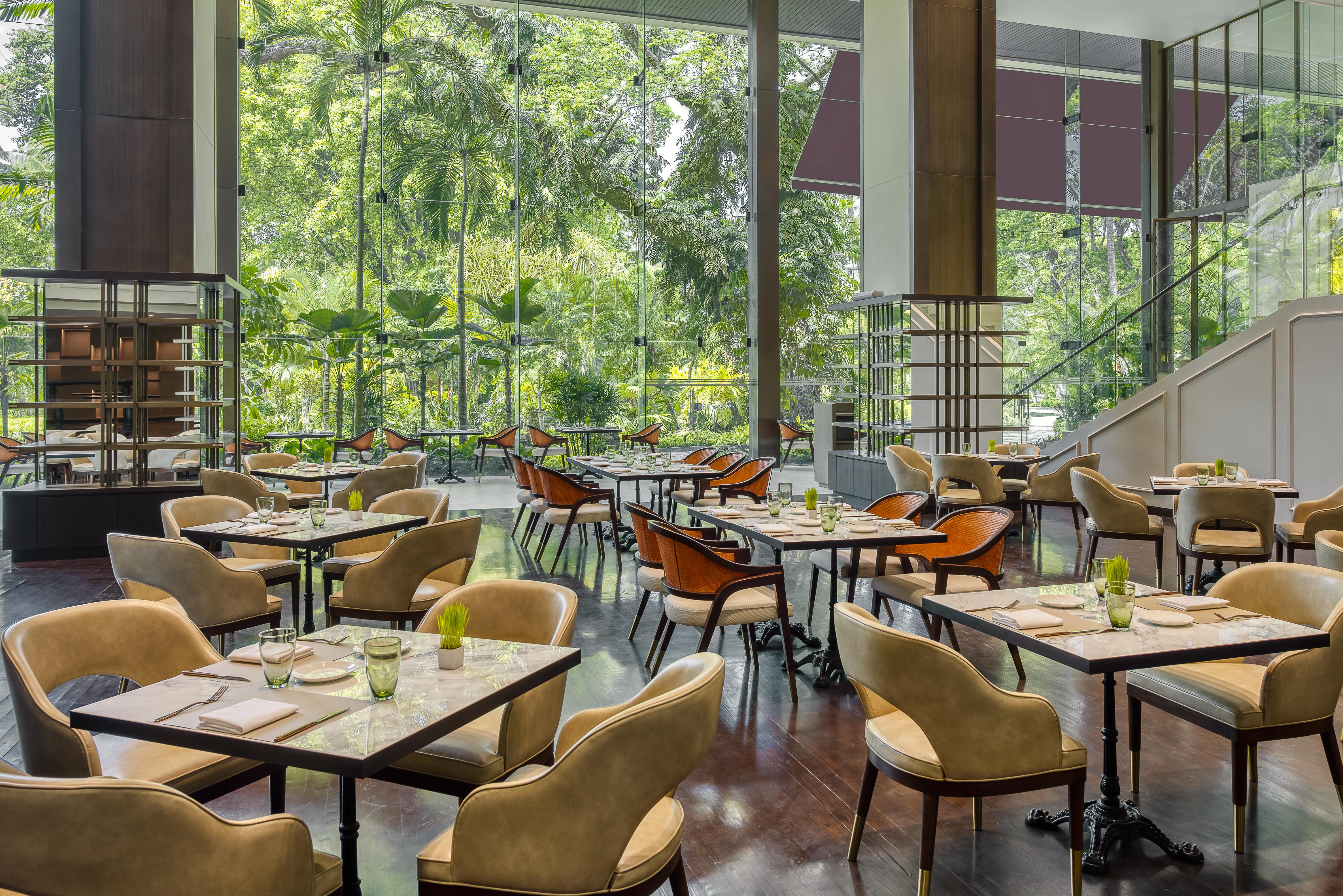Moevenpick Hotel Bangkok Ploenchit Bdms Екстериор снимка