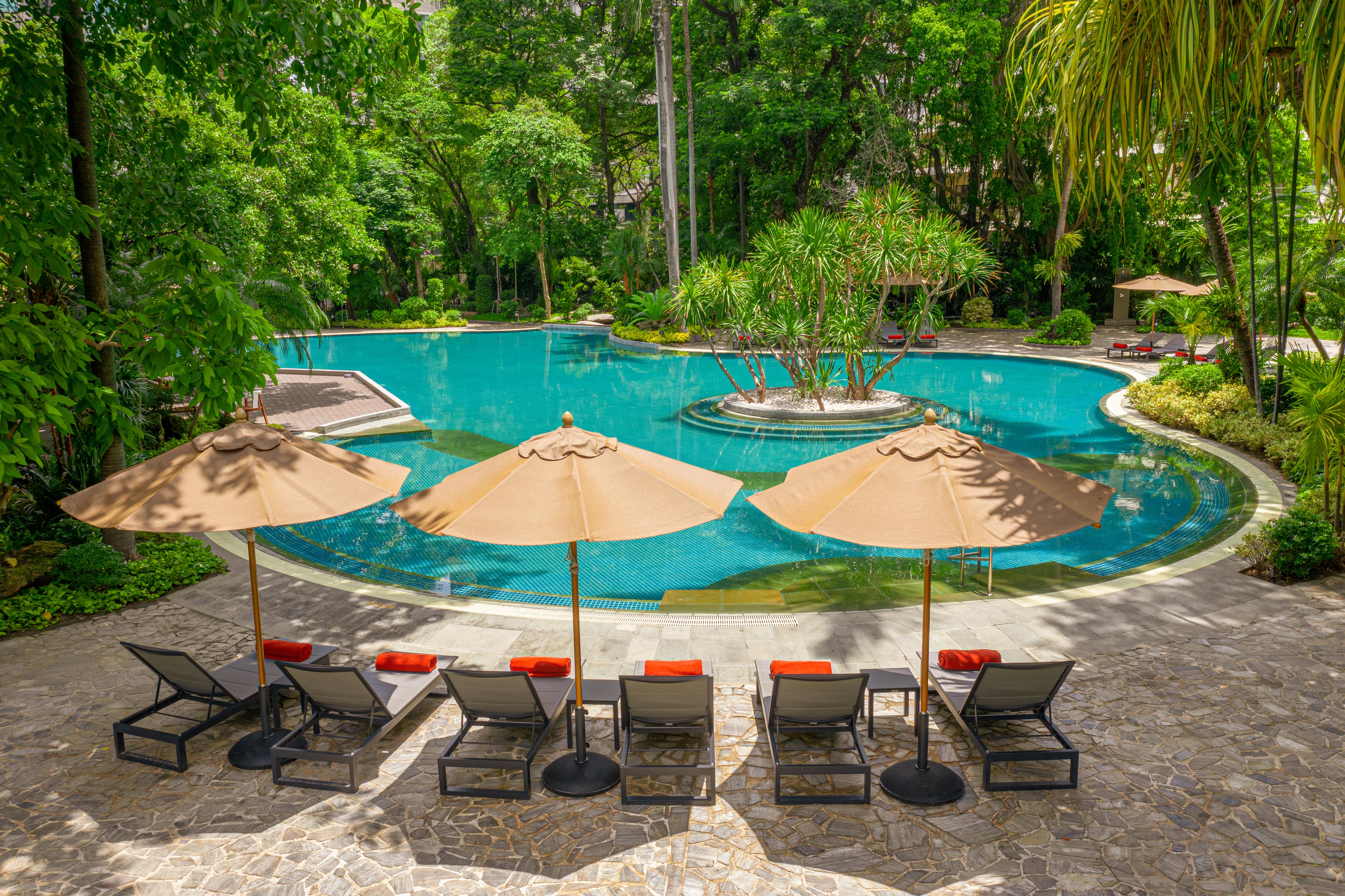 Moevenpick Hotel Bangkok Ploenchit Bdms Екстериор снимка
