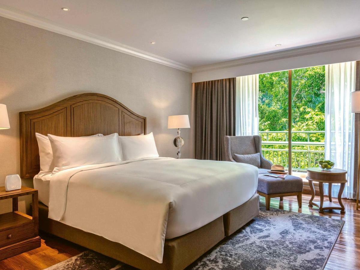Moevenpick Hotel Bangkok Ploenchit Bdms Екстериор снимка