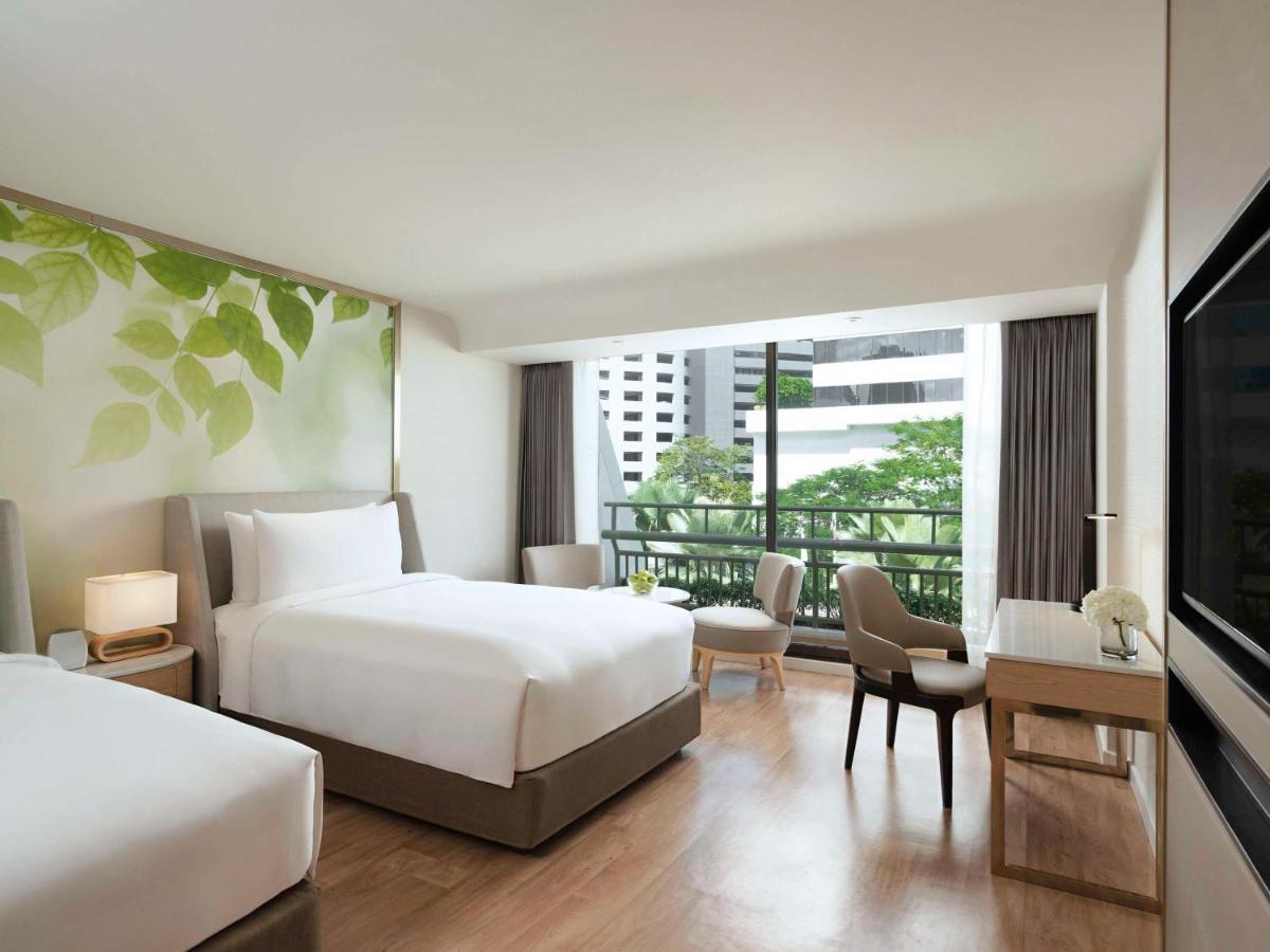 Moevenpick Hotel Bangkok Ploenchit Bdms Екстериор снимка