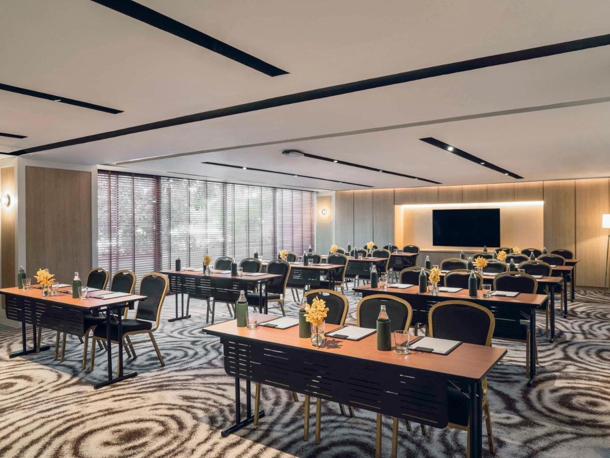 Moevenpick Hotel Bangkok Ploenchit Bdms Екстериор снимка