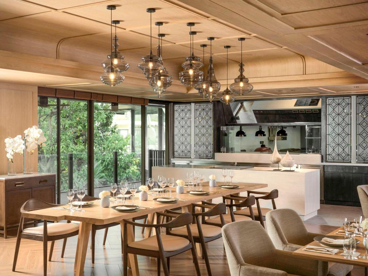 Moevenpick Hotel Bangkok Ploenchit Bdms Екстериор снимка