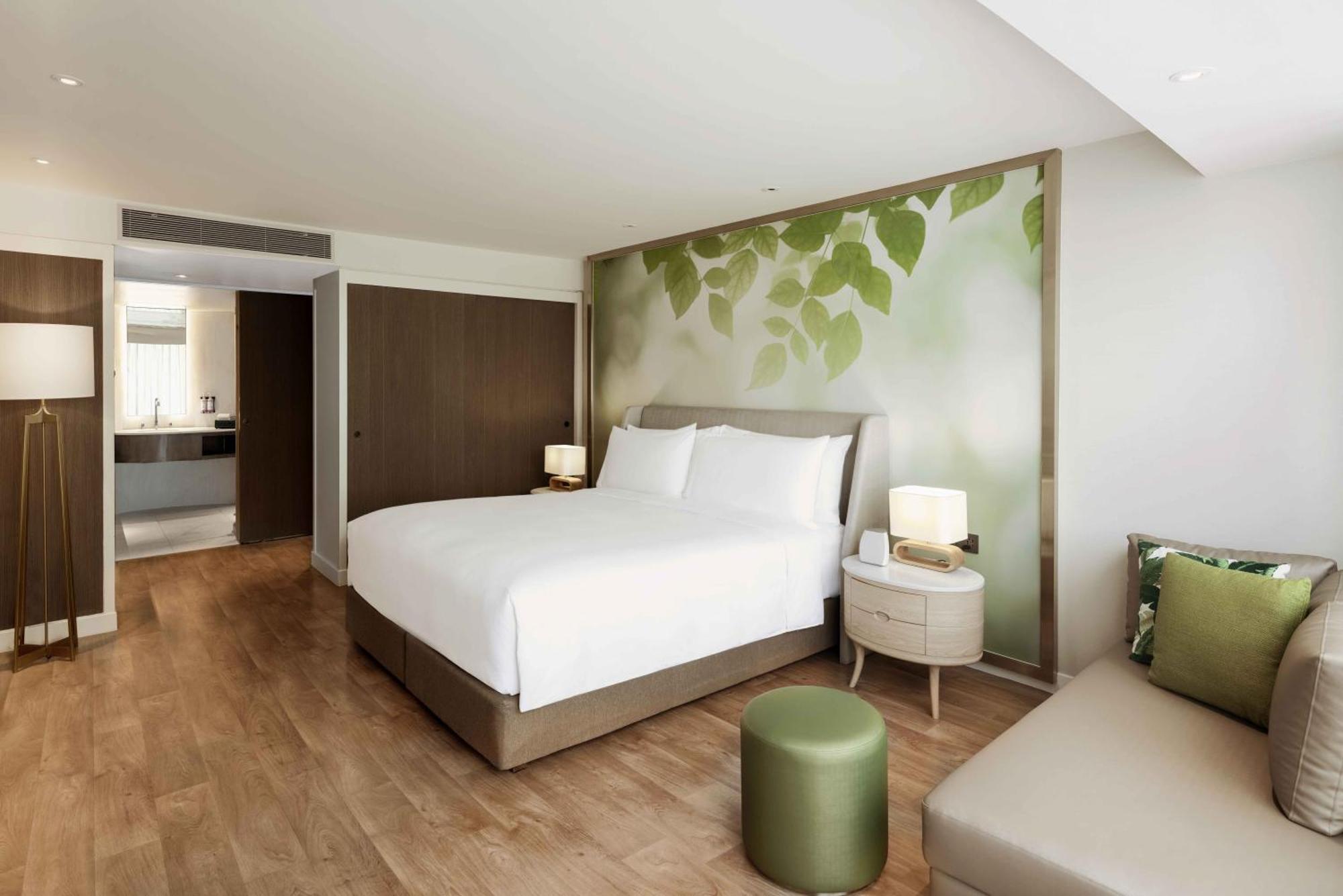 Moevenpick Hotel Bangkok Ploenchit Bdms Екстериор снимка