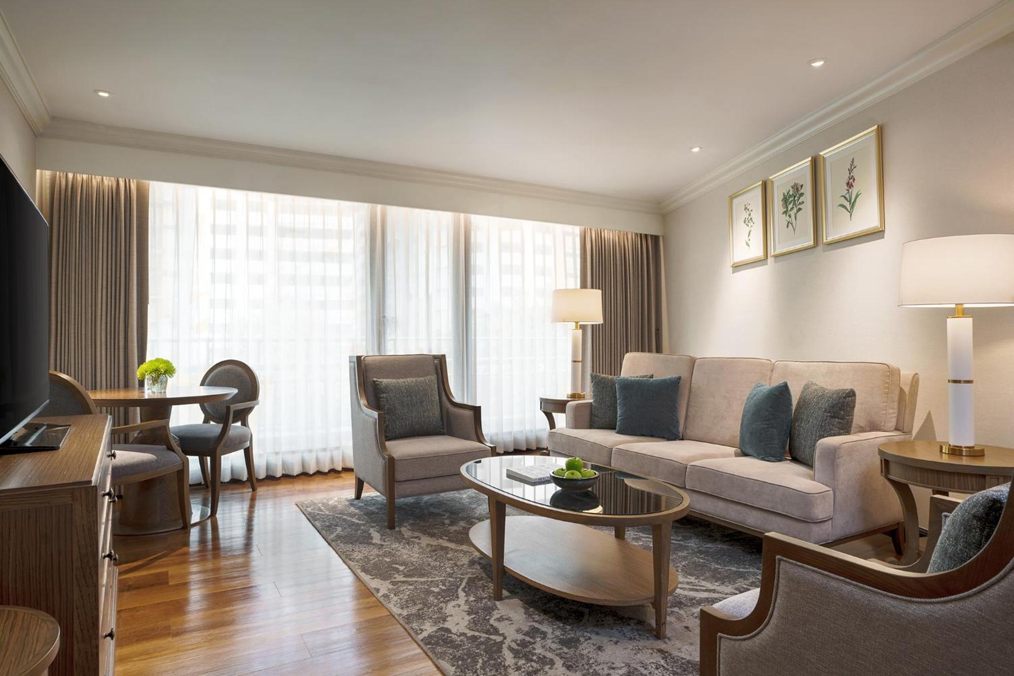 Moevenpick Hotel Bangkok Ploenchit Bdms Екстериор снимка