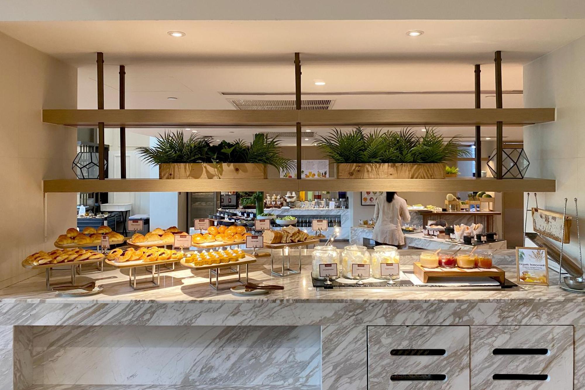 Moevenpick Hotel Bangkok Ploenchit Bdms Екстериор снимка