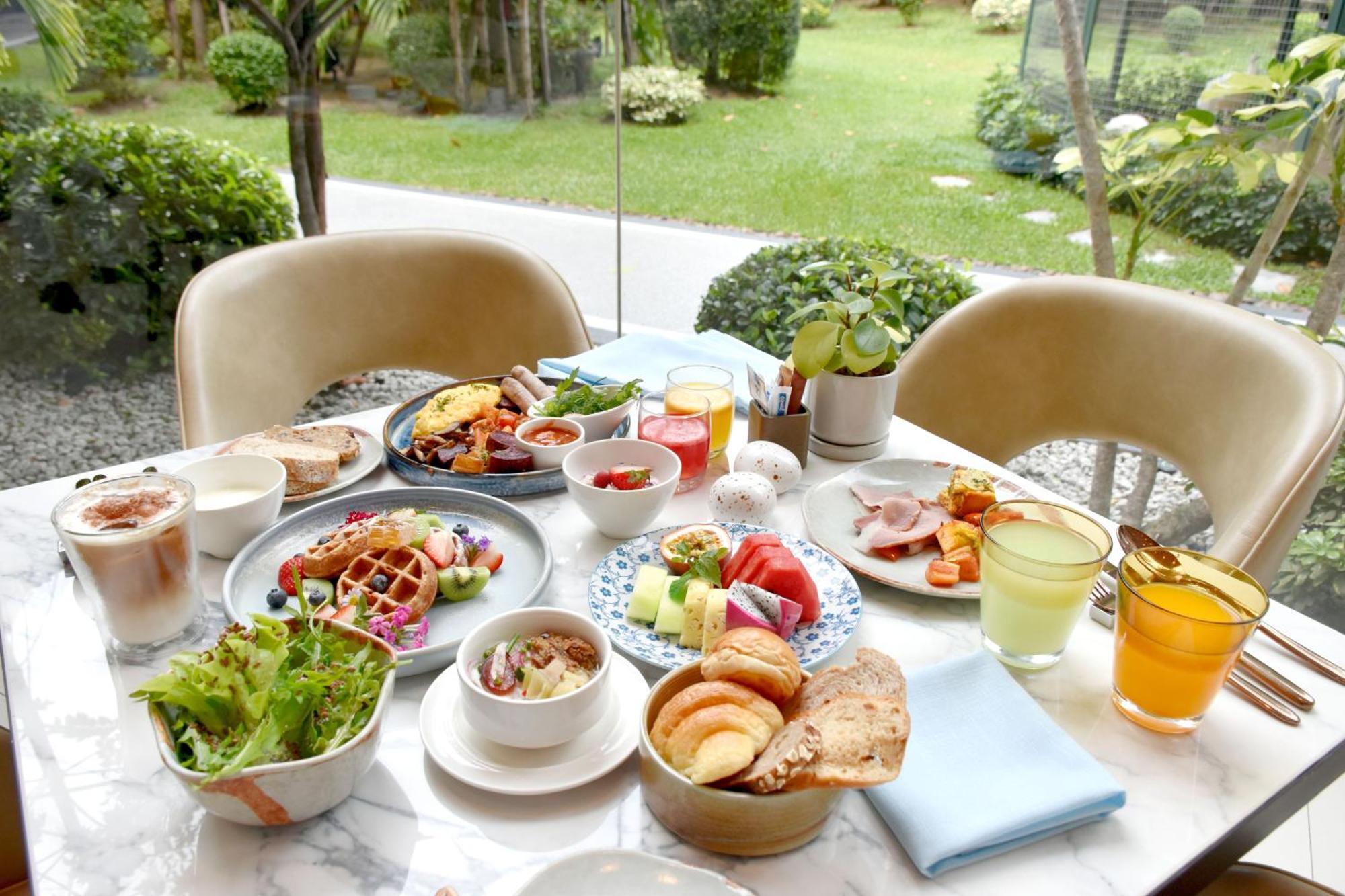 Moevenpick Hotel Bangkok Ploenchit Bdms Екстериор снимка