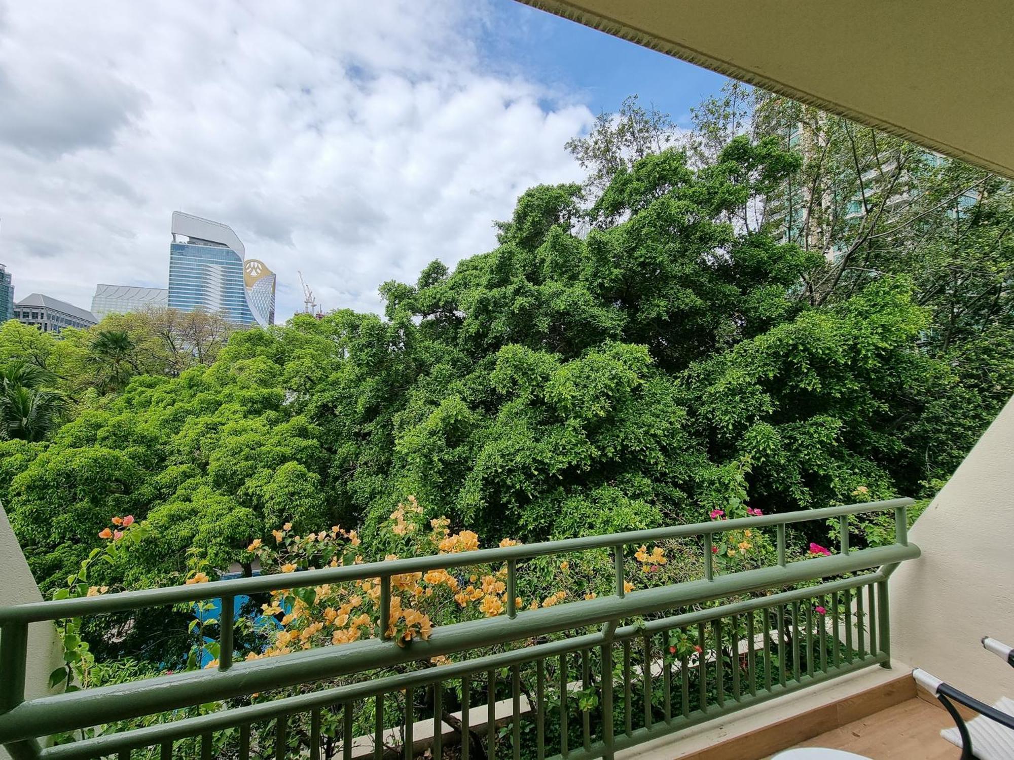 Moevenpick Hotel Bangkok Ploenchit Bdms Екстериор снимка