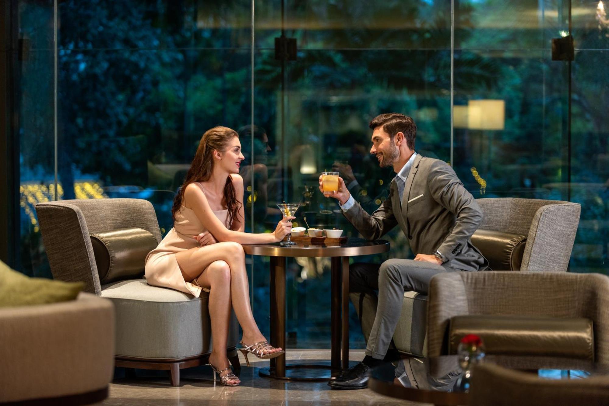 Moevenpick Hotel Bangkok Ploenchit Bdms Екстериор снимка