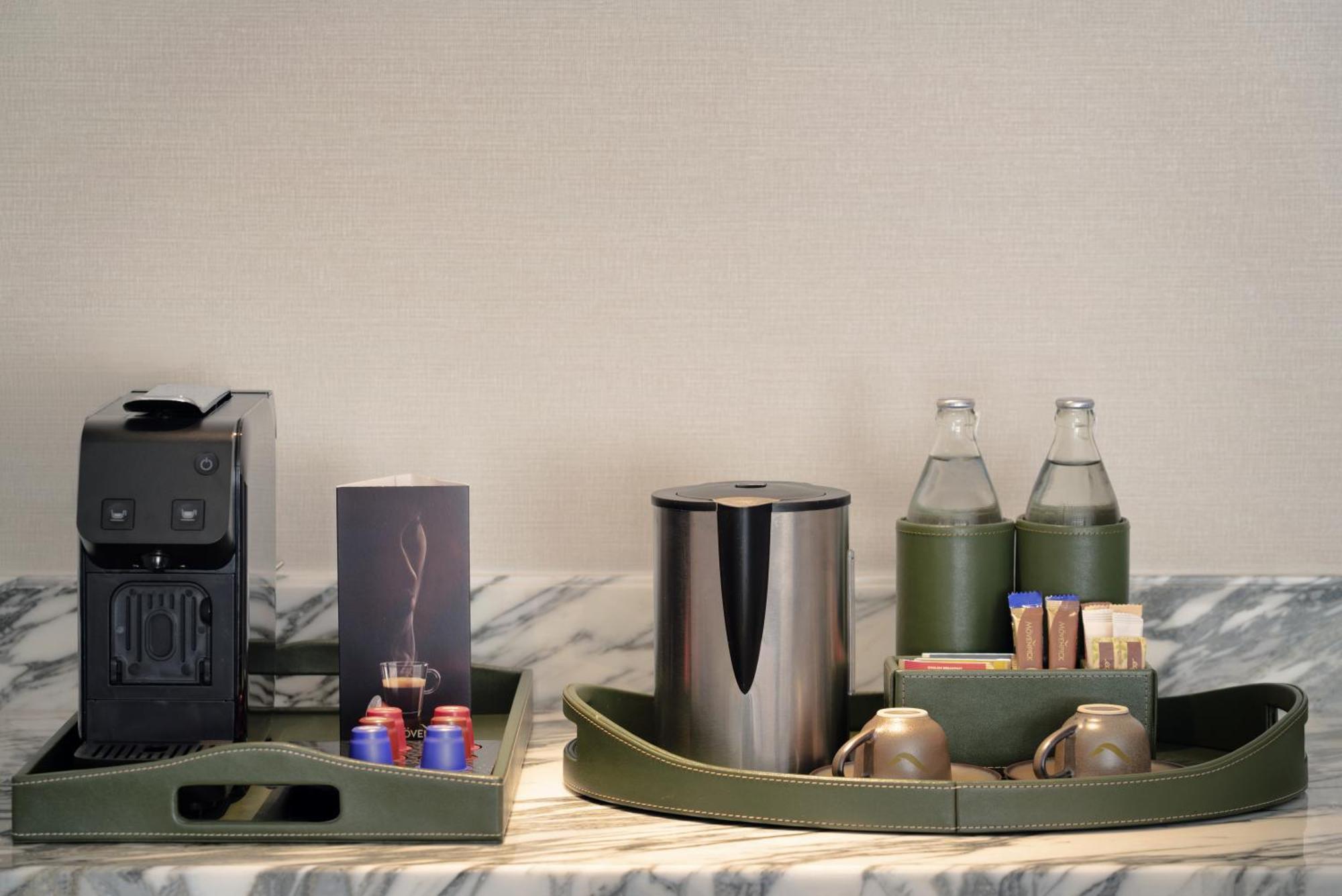 Moevenpick Hotel Bangkok Ploenchit Bdms Екстериор снимка