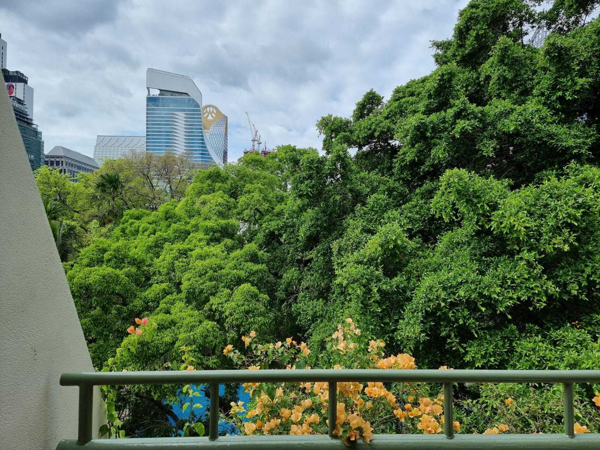 Moevenpick Hotel Bangkok Ploenchit Bdms Екстериор снимка