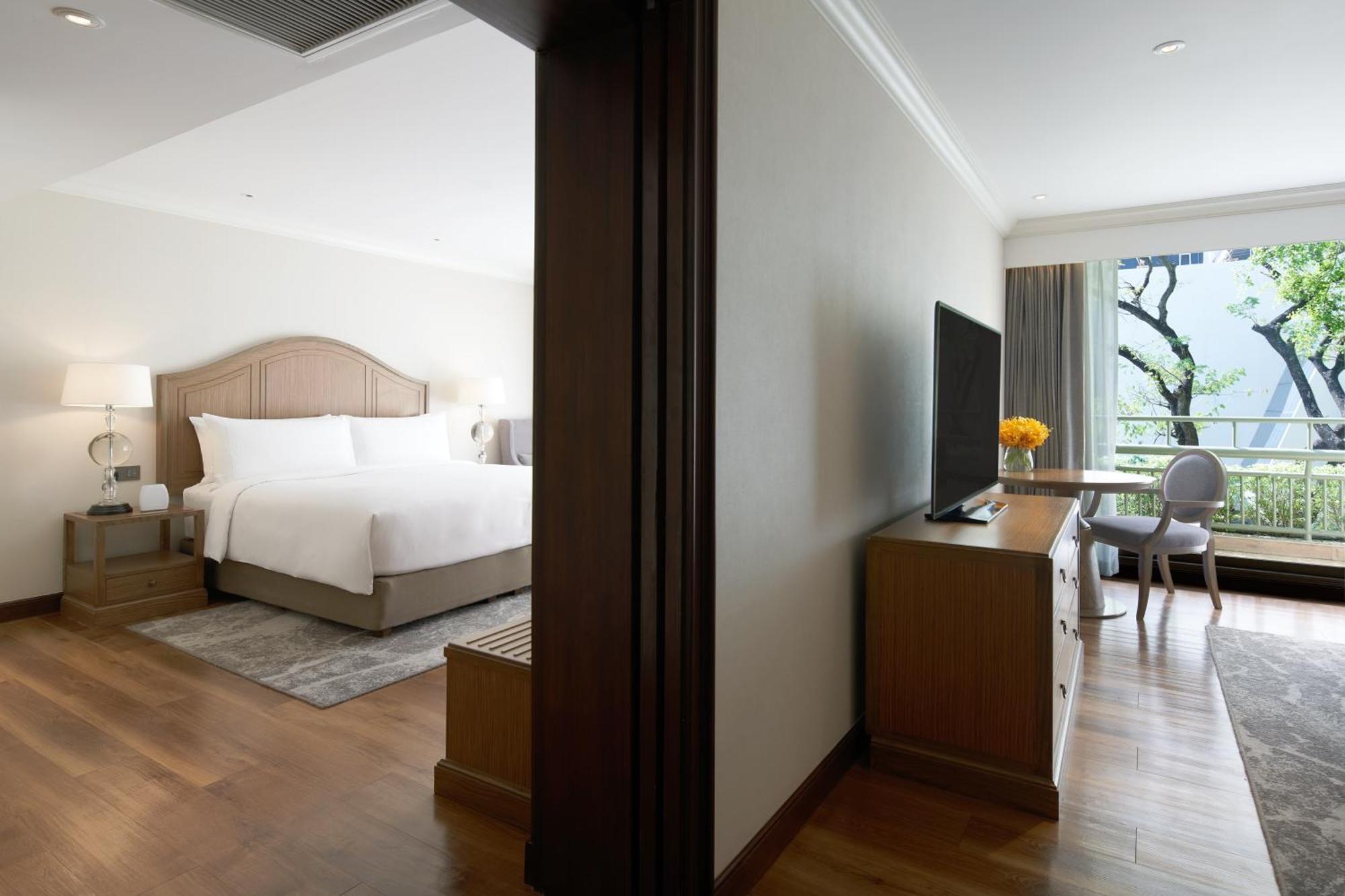 Moevenpick Hotel Bangkok Ploenchit Bdms Екстериор снимка