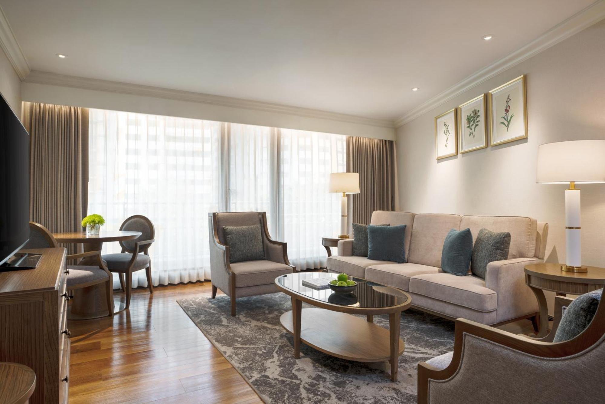 Moevenpick Hotel Bangkok Ploenchit Bdms Екстериор снимка